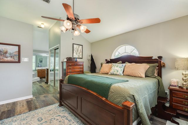 320 N Amherst Drive, West Columbia, TX 77486