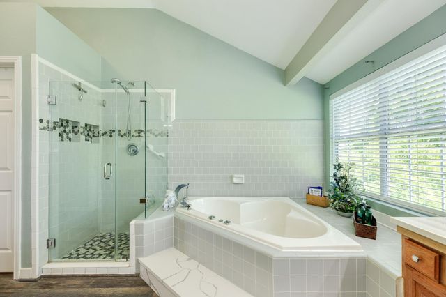 320 N Amherst Drive, West Columbia, TX 77486