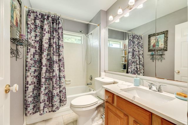320 N Amherst Drive, West Columbia, TX 77486