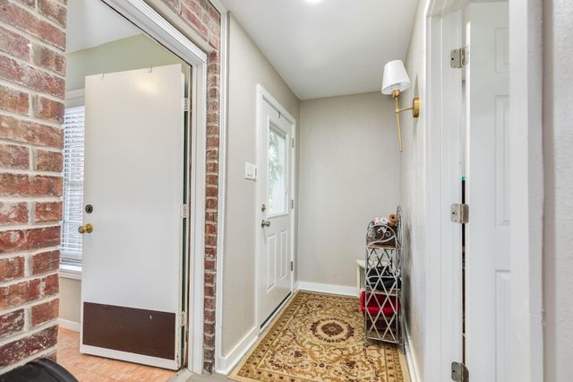 320 N Amherst Drive, West Columbia, TX 77486