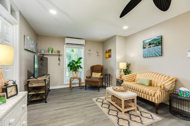 320 N Amherst Drive, West Columbia, TX 77486