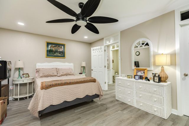 320 N Amherst Drive, West Columbia, TX 77486