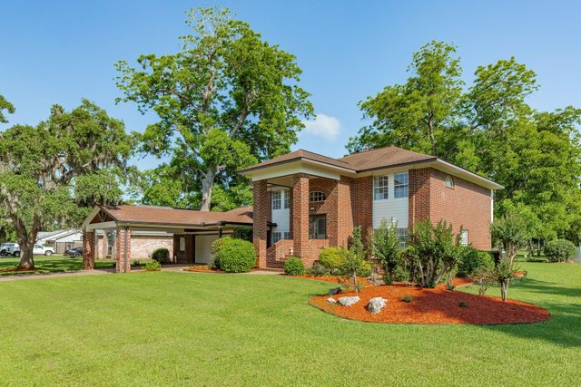 320 N Amherst Drive, West Columbia, TX 77486