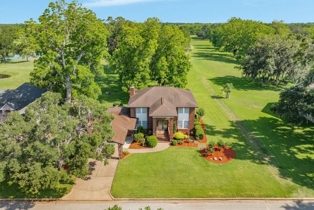 320 N Amherst Drive, West Columbia, TX 77486