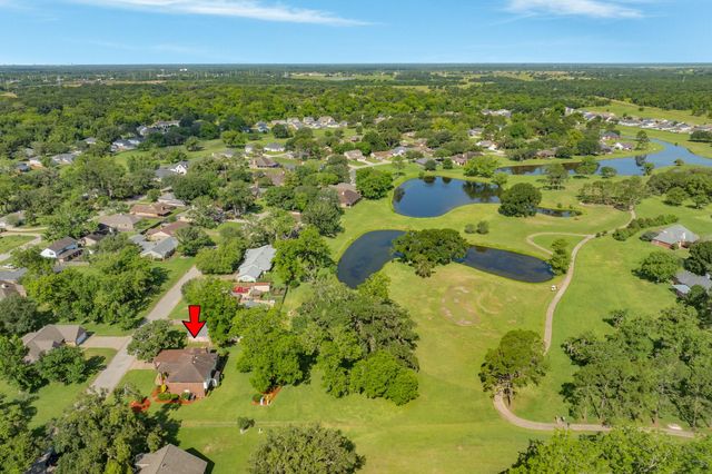 320 N Amherst Drive, West Columbia, TX 77486