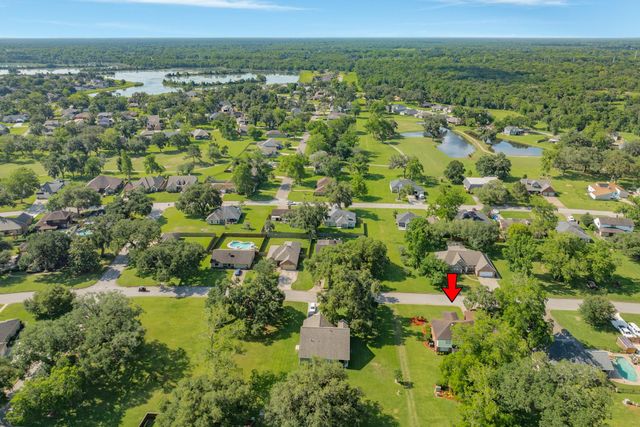 320 N Amherst Drive, West Columbia, TX 77486