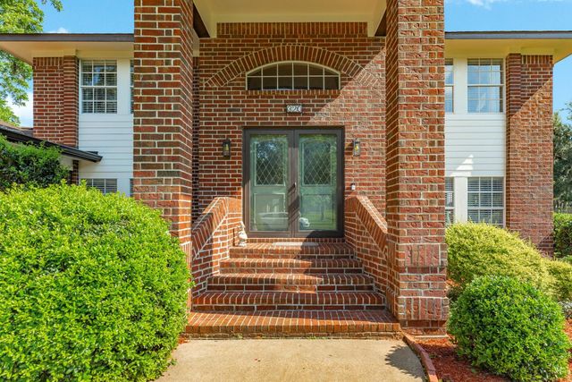 320 N Amherst Drive, West Columbia, TX 77486