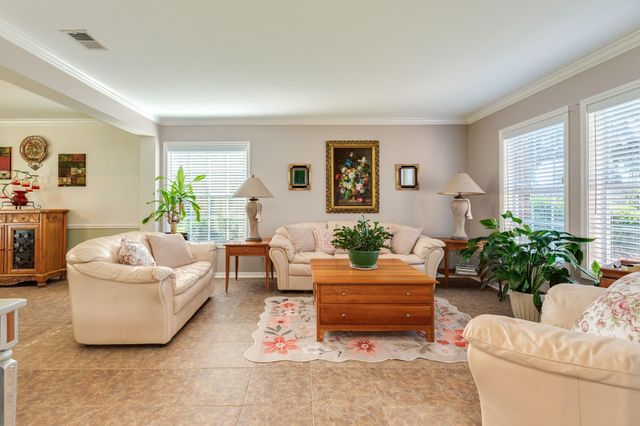 320 N Amherst Drive, West Columbia, TX 77486