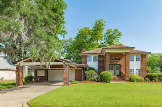 320 N Amherst Drive, West Columbia, TX 77486
