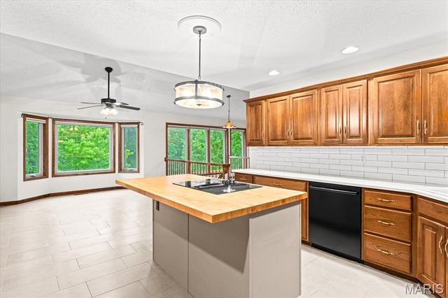 106 Suzanne Court, Edwardsville, IL 62025