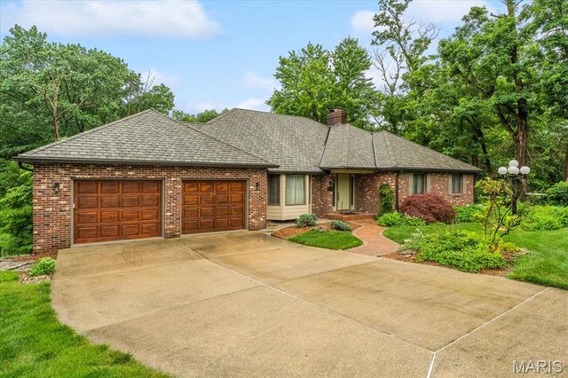 106 Suzanne Court, Edwardsville, IL 62025