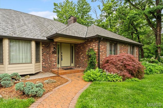 106 Suzanne Court, Edwardsville, IL 62025