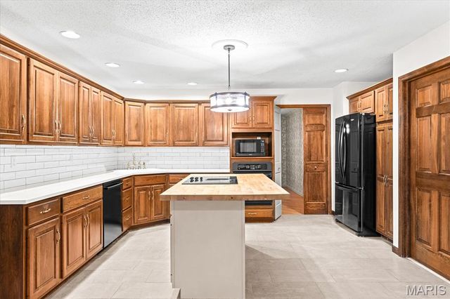 106 Suzanne Court, Edwardsville, IL 62025