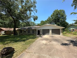 2147 Loren Circle, Fayetteville, AR 72701