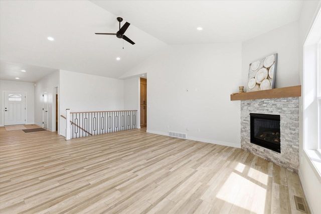 1272 AUTUMN FIELD LANE, De Pere, WI 54115