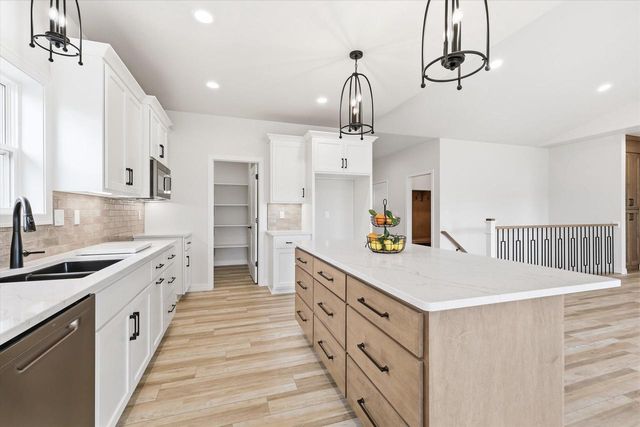 1272 AUTUMN FIELD LANE, De Pere, WI 54115