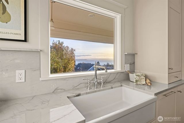 902 W Blaine Street, Seattle, WA 98119