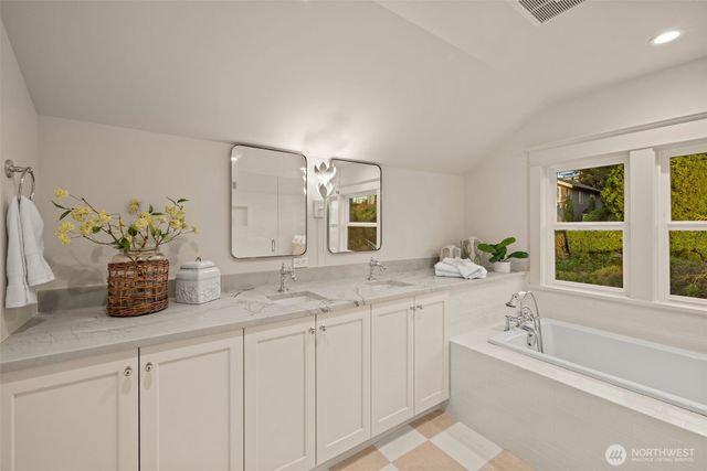 902 W Blaine Street, Seattle, WA 98119