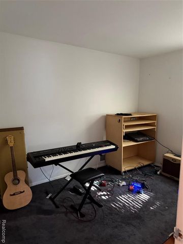 1704 E Meyers Avenue, Hazel Park, MI 48030