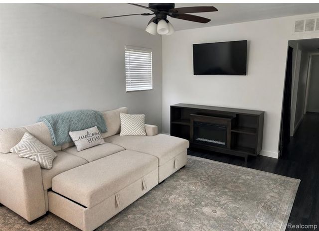1704 E Meyers Avenue, Hazel Park, MI 48030