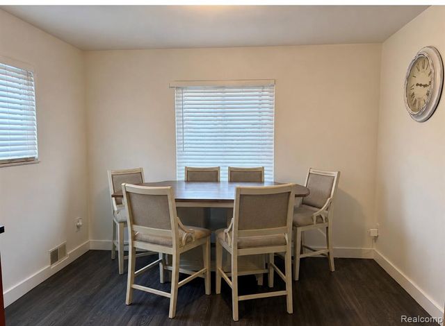1704 E Meyers Avenue, Hazel Park, MI 48030