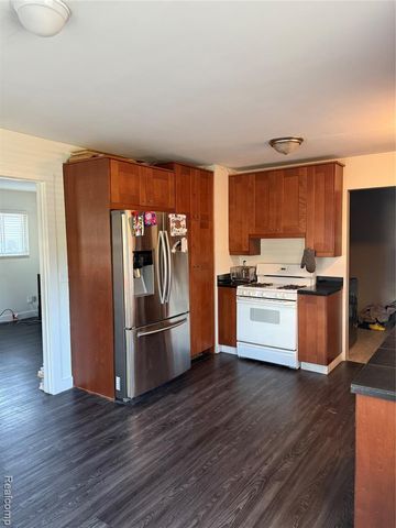 1704 E Meyers Avenue, Hazel Park, MI 48030