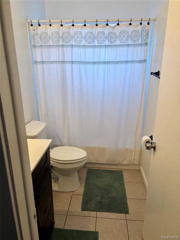 1704 E Meyers Avenue, Hazel Park, MI 48030