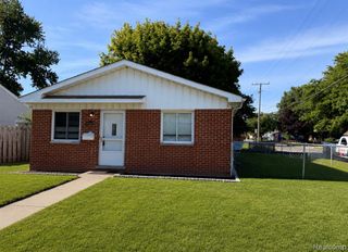 1704 E Meyers Avenue, Hazel Park, MI 48030