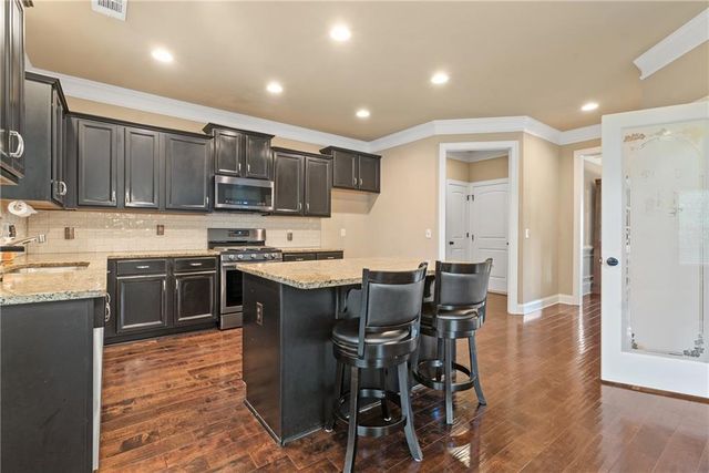 1050 Silver Thorne Drive, Loganville, GA 30052