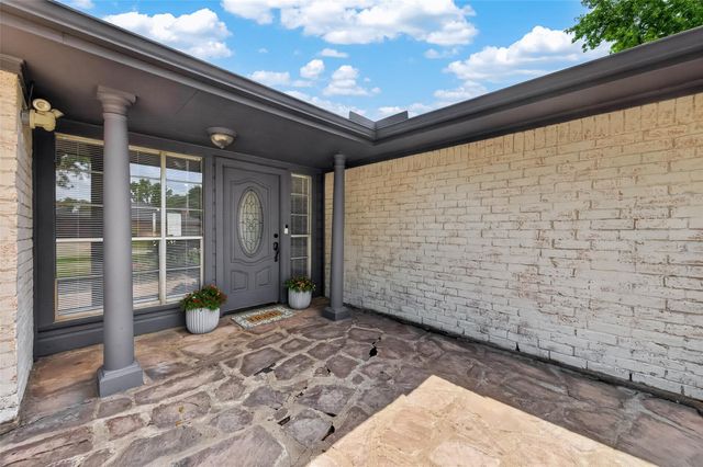 2307 Clearbrook Drive, Missouri City, TX 77489