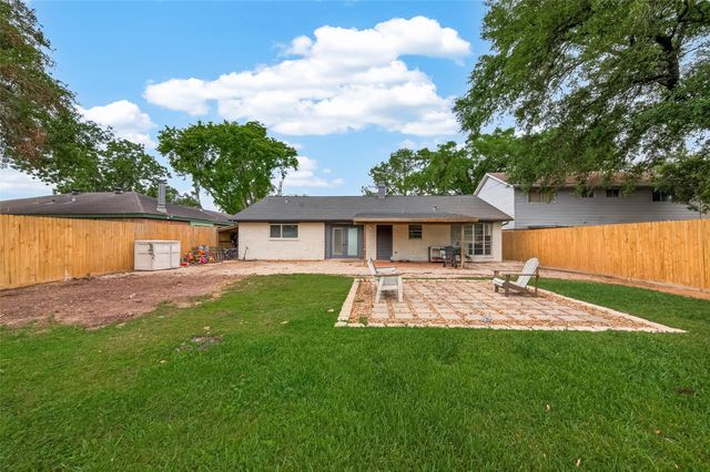 2307 Clearbrook Drive, Missouri City, TX 77489