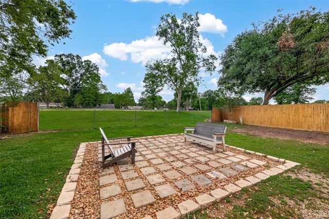 2307 Clearbrook Drive, Missouri City, TX 77489