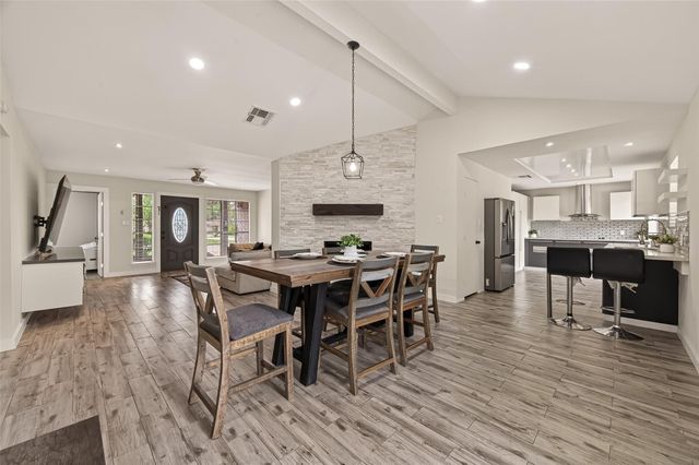 2307 Clearbrook Drive, Missouri City, TX 77489