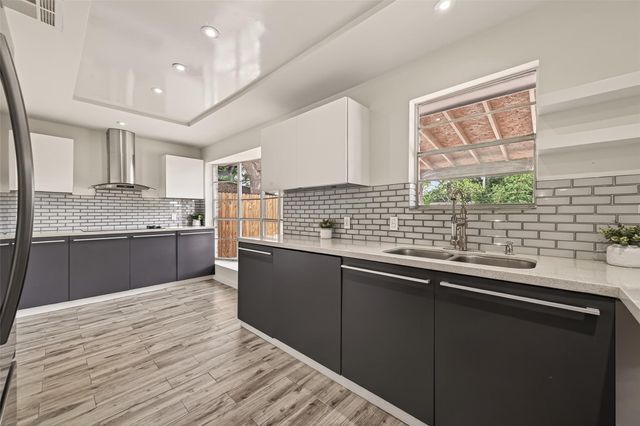 2307 Clearbrook Drive, Missouri City, TX 77489