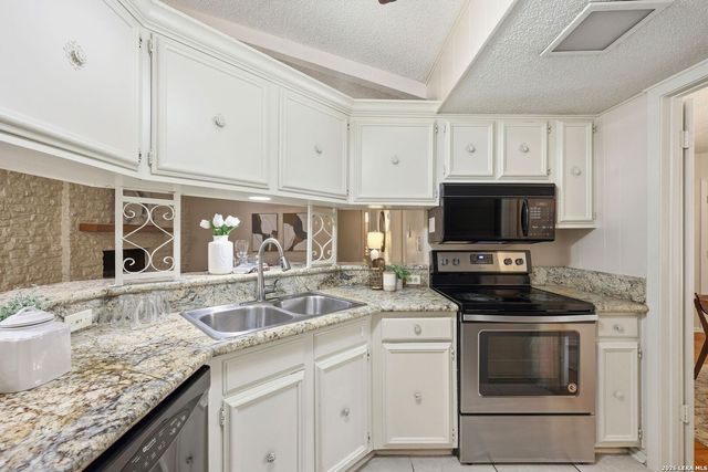 6018 FOREST SHADOW ST, San Antonio, TX 78240