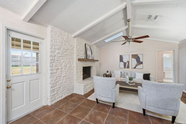 6018 FOREST SHADOW ST, San Antonio, TX 78240