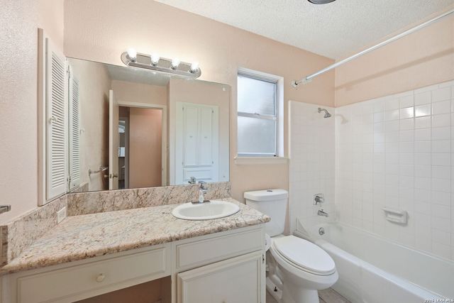 6018 FOREST SHADOW ST, San Antonio, TX 78240