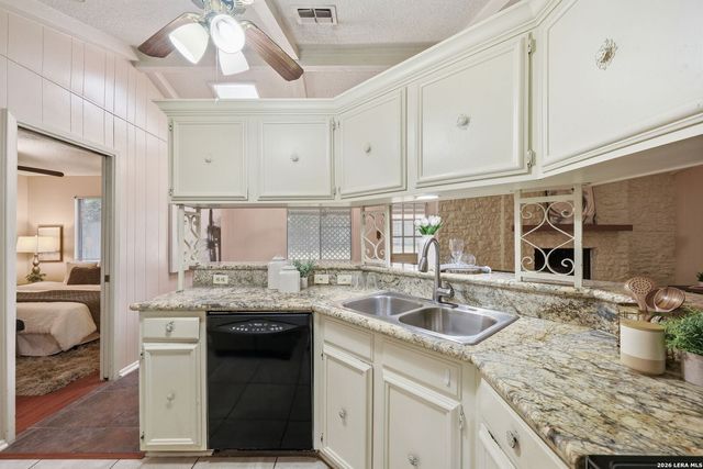 6018 FOREST SHADOW ST, San Antonio, TX 78240