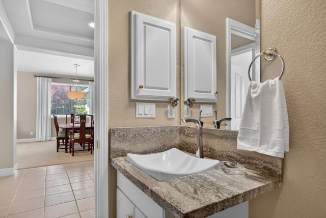 6090 Lockridge Dr, Roseville, CA 95746