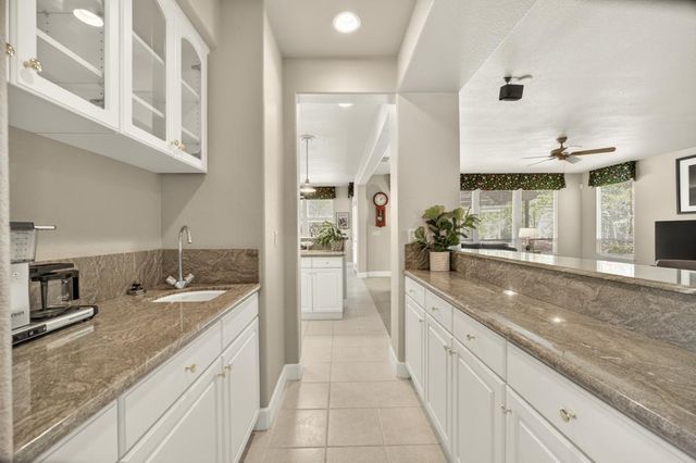 6090 Lockridge Dr, Roseville, CA 95746