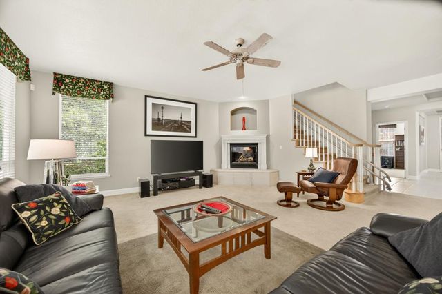 6090 Lockridge Dr, Roseville, CA 95746