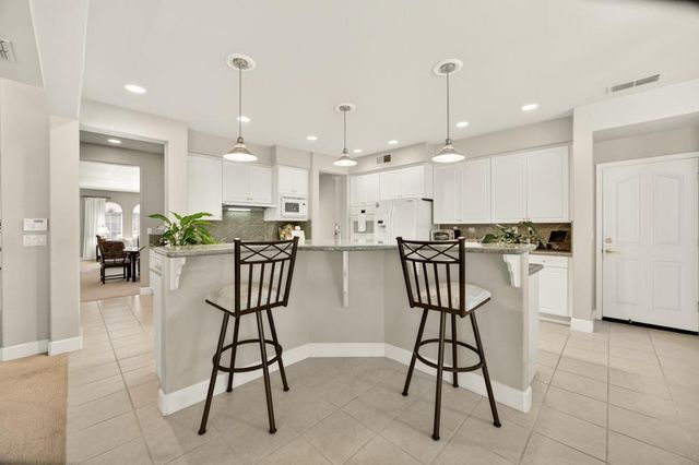 6090 Lockridge Dr, Roseville, CA 95746