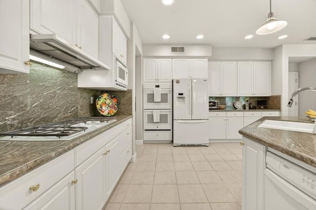 6090 Lockridge Dr, Roseville, CA 95746