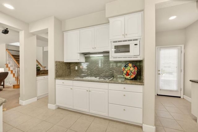 6090 Lockridge Dr, Roseville, CA 95746