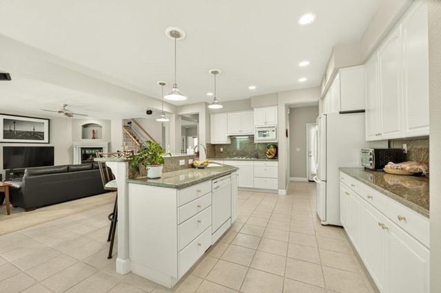 6090 Lockridge Dr, Roseville, CA 95746