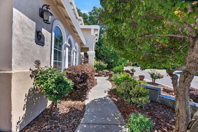 6090 Lockridge Dr, Roseville, CA 95746