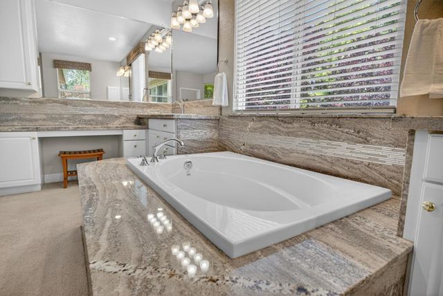 6090 Lockridge Dr, Roseville, CA 95746