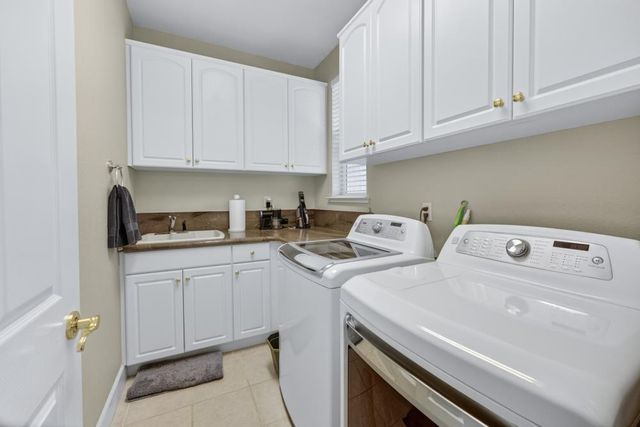 6090 Lockridge Dr, Roseville, CA 95746