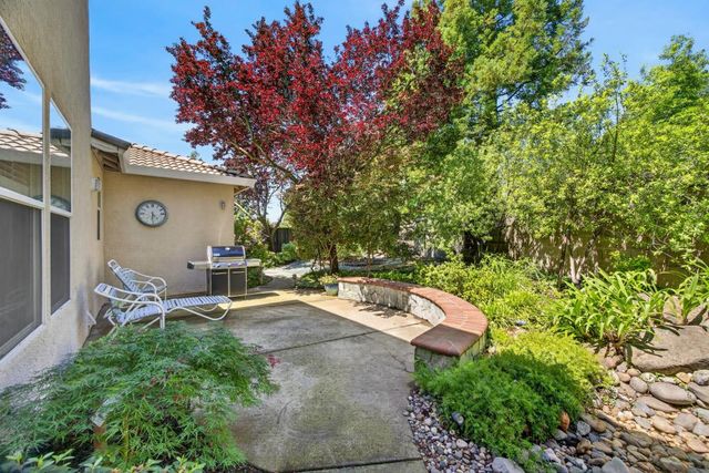 6090 Lockridge Dr, Roseville, CA 95746