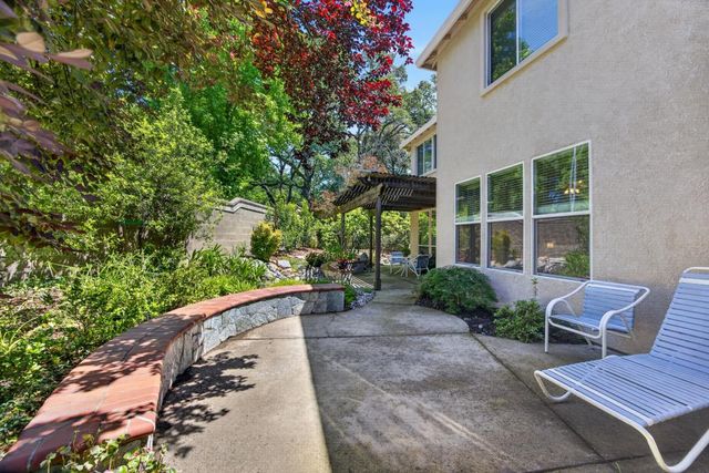 6090 Lockridge Dr, Roseville, CA 95746